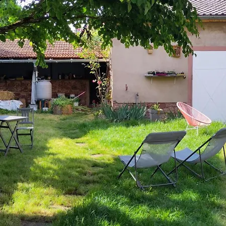 La Maisonnette Bleue, Eco-logis Equipe De Toilettes Seches